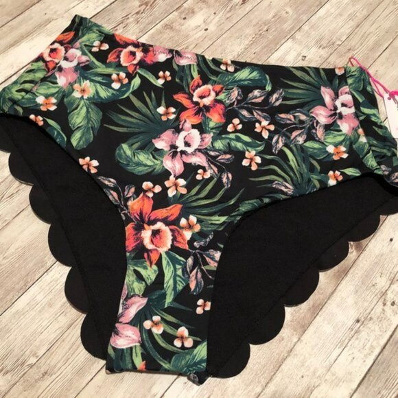 Vanilla Beach Swim Bottom Black Floral - Picture 1 of 3